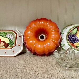 Vintage Kitchen Collection Gailstyn Sutton Ceramics  Nordic Ware Bundt  Juicer